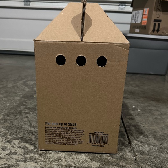 Petco Cardboard Small Pet Carrier 18.5" x 9" x 12" - Picture 3 of 11